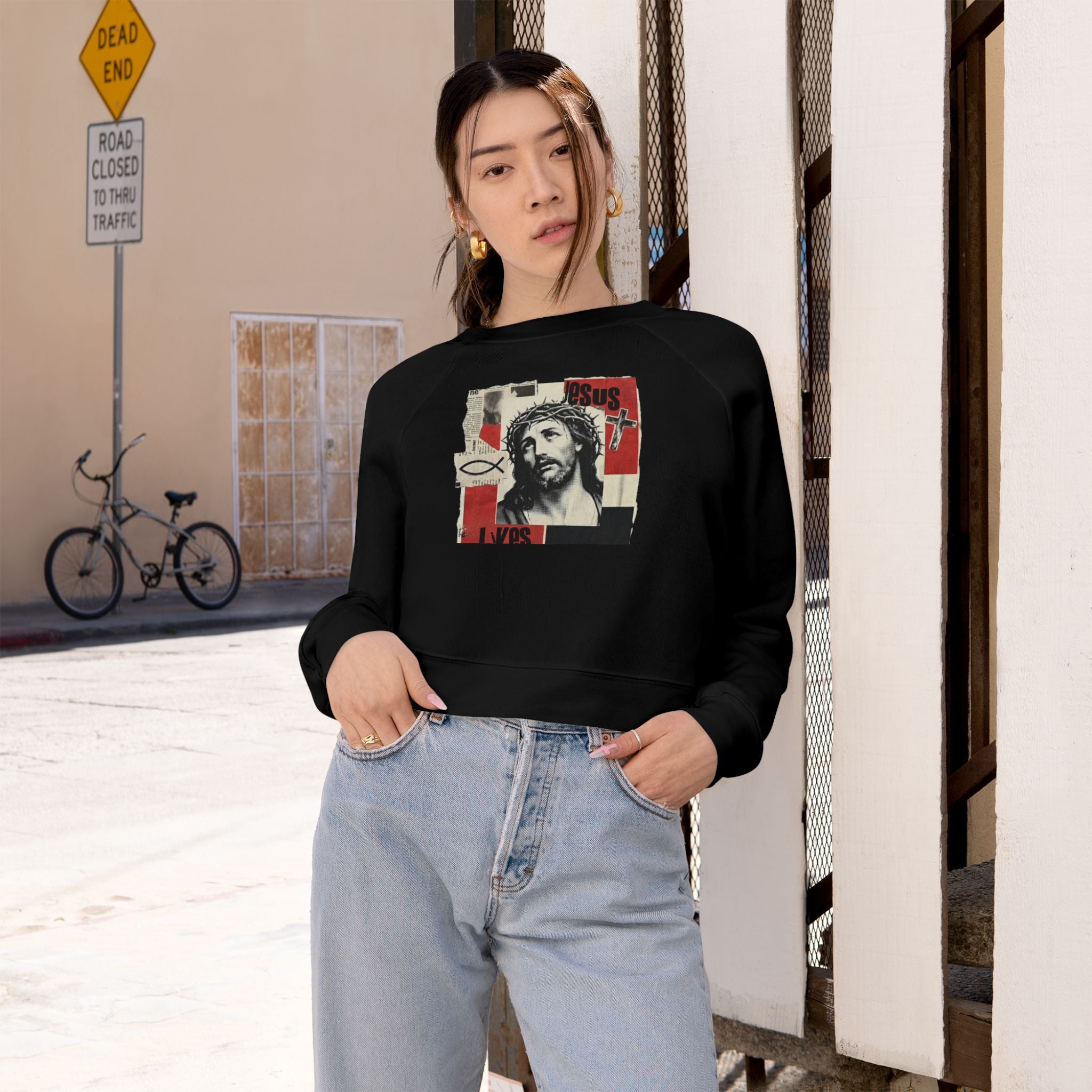 “Jesus lives” Women's Cropped Fleece Pullover